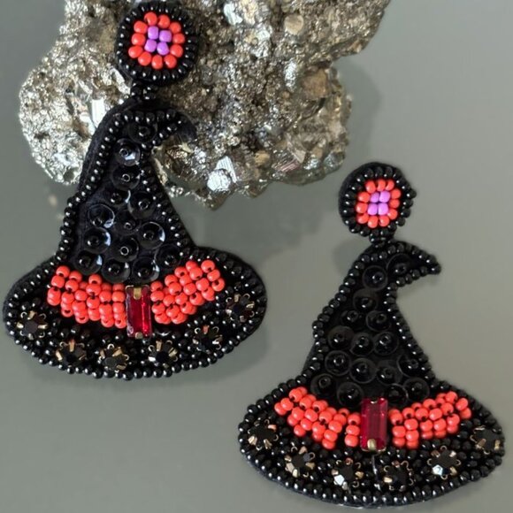 Festive Hand Beaded Sparkly Black Orange Purple Witch Hat Halloween Earrings New - Picture 1 of 3